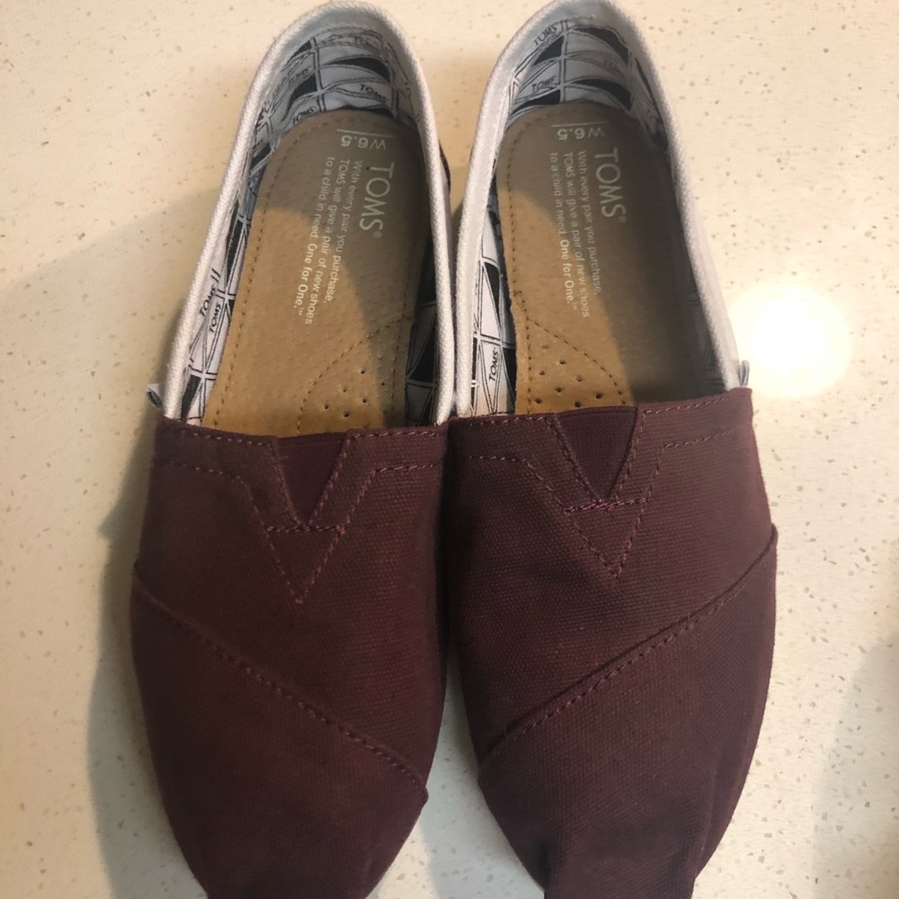 Maroon and White TOMS